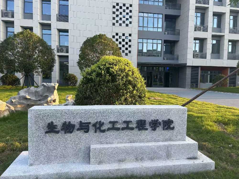 泌阳县扬州职业大学体育场高杆灯项目